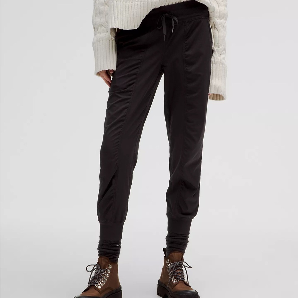 [SOLD] NWT Lululemon Dance Studio Mid-Rise 7/8 Jogger | Size 4 | Black